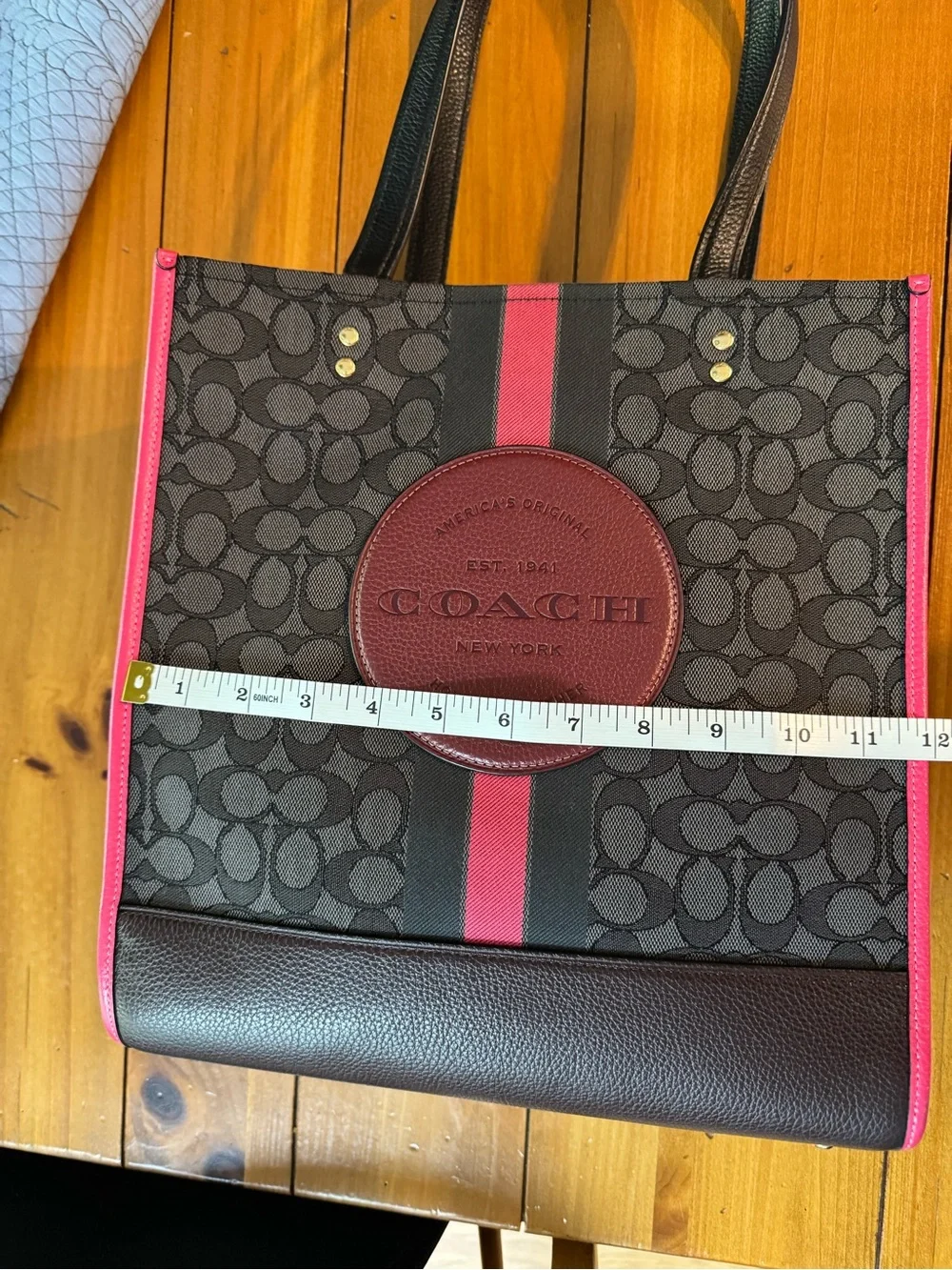 🖤NWOT Coach Black and Pink Signature Dempsey Tote with Burgundy Medallion🩷